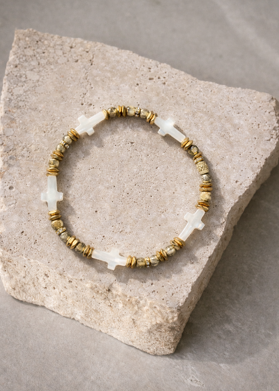 Ever True Quint Pearl Cross Gold