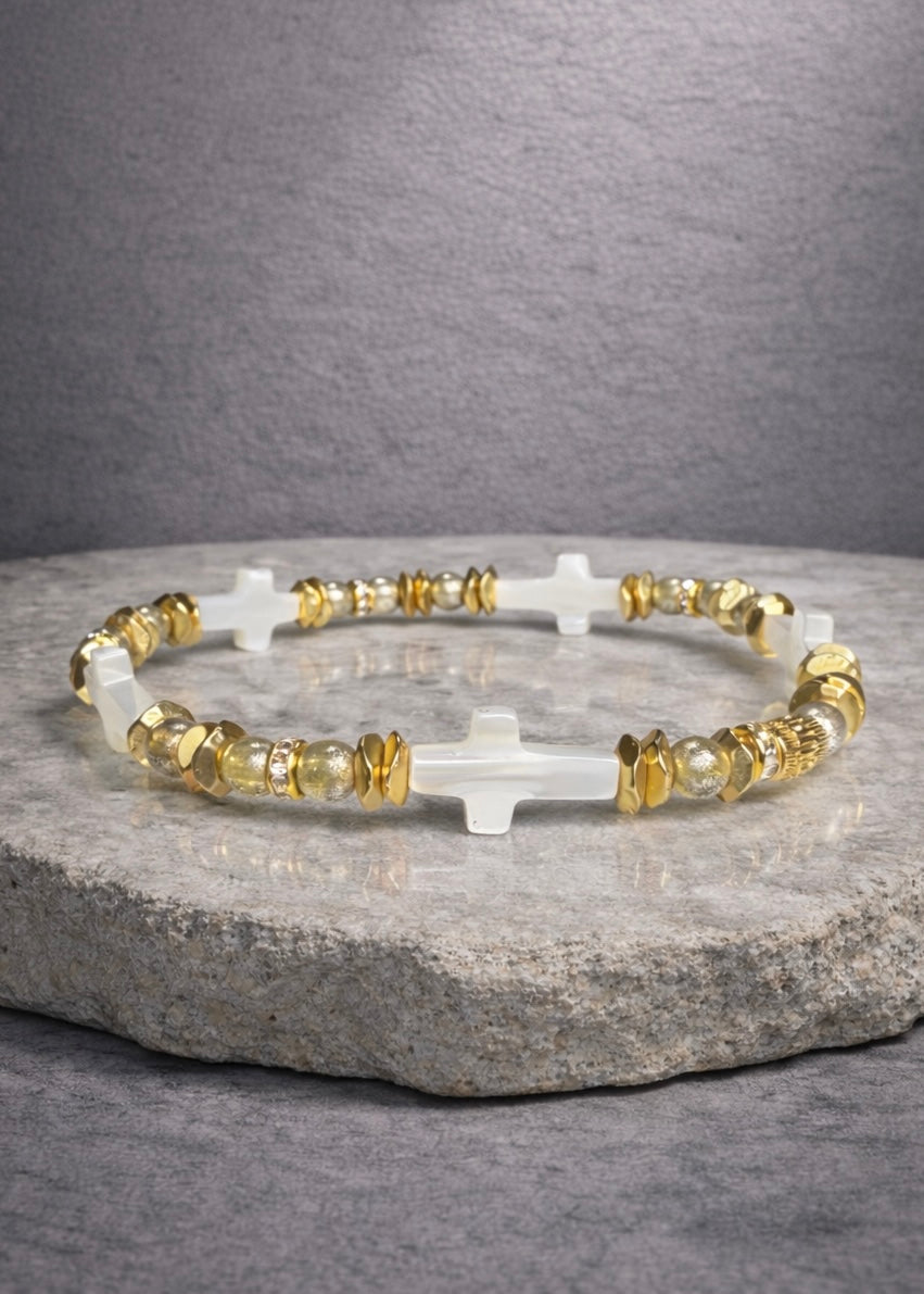 Ever True Quint Pearl Cross Gold