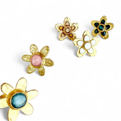St. Tropez Quinpetal Ring - Soft White - Gold