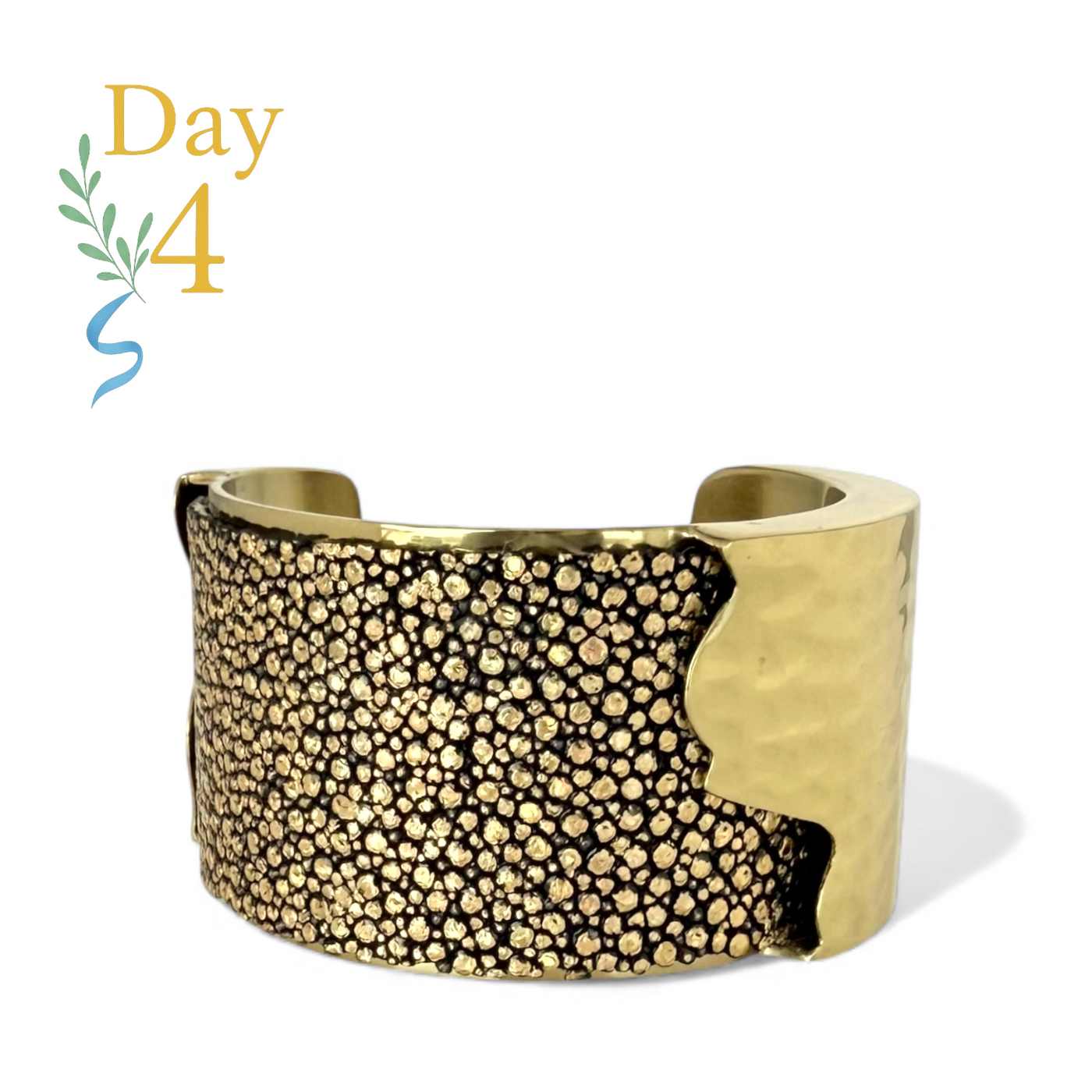 Day 4: Dallas 1.5 Metallic Gold Stingray - Gold + Santa Pouch