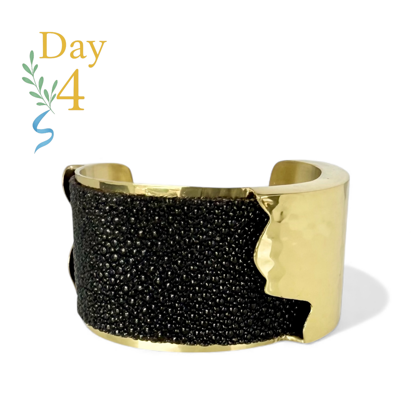 Day 4: Dallas 1.5 Metallic Black Stingray - Gold + Santa Pouch