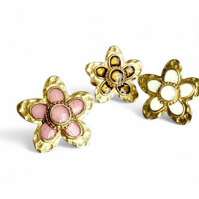St. Tropez Quinpetal Ring - Soft White - Gold