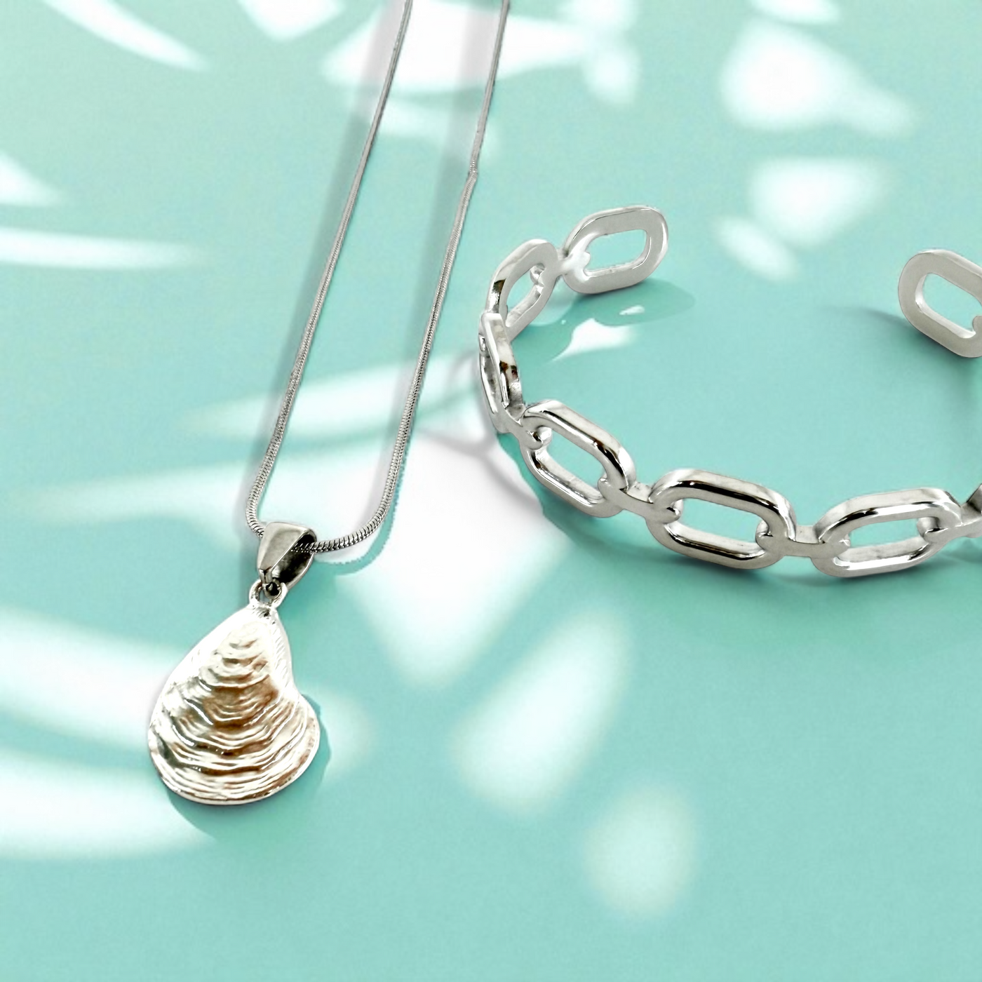 World Is Your Oyster - Necklace  - Silver