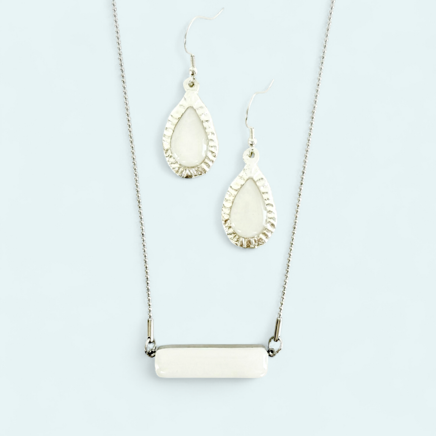 Horizontal Bar Necklace Pearl White- Silver