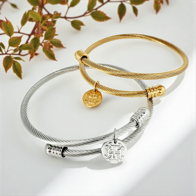 Sleek and Sassy Bangle - Gold